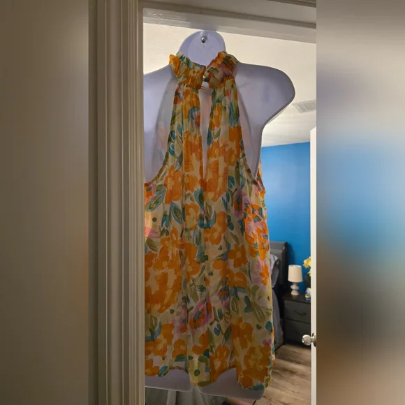 Floral Halter Neck Top - Picture 2 of 3